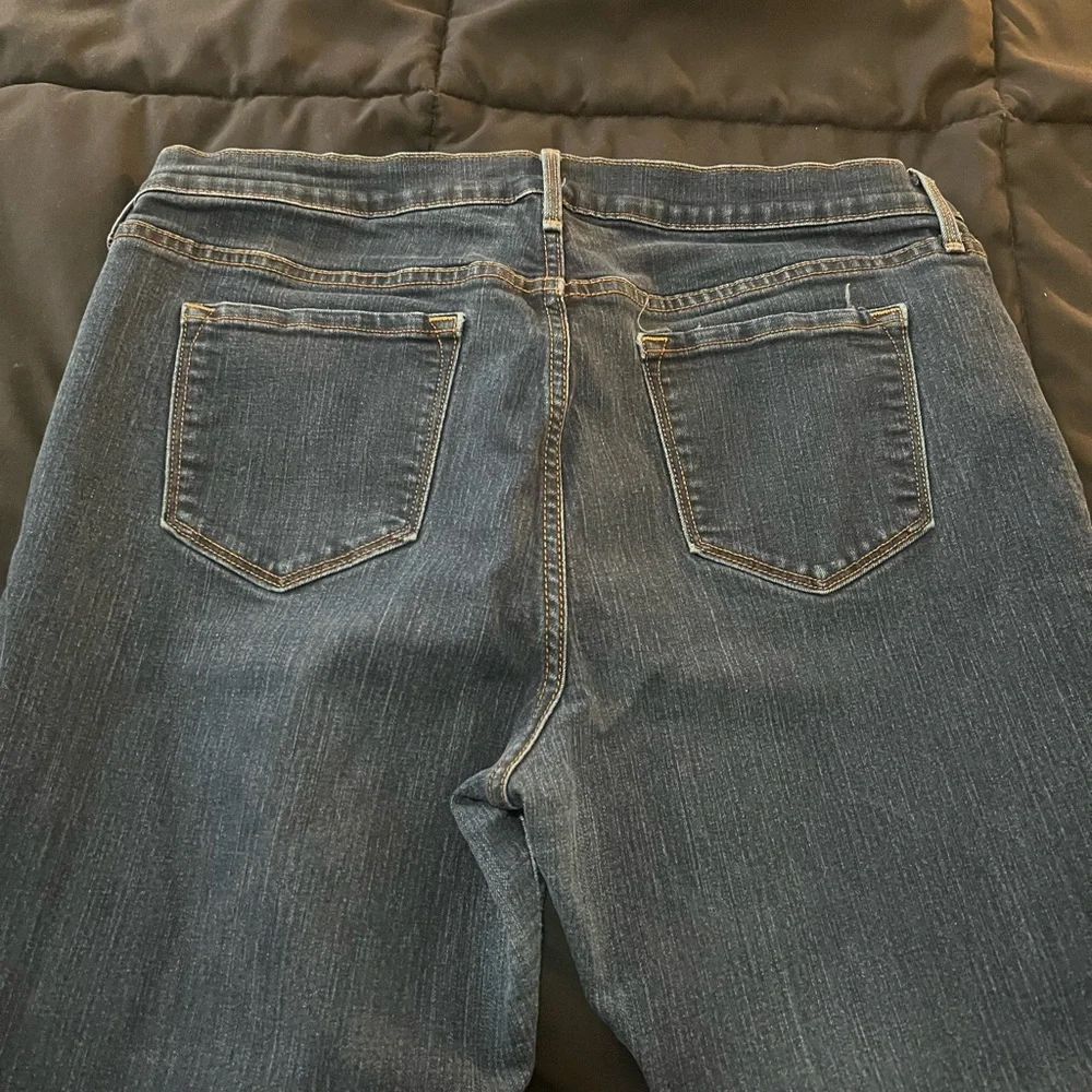 Women’s Old Navy size 16 short jeans - Picture 3 of 4